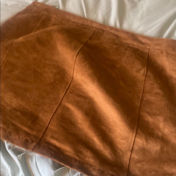 Women's rust tone- faux suede mini skirt- snap button front- size 20 - Picture 5 of 7